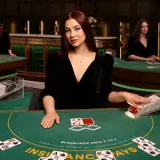 Table de blackjack en direct dans un décor de bar
